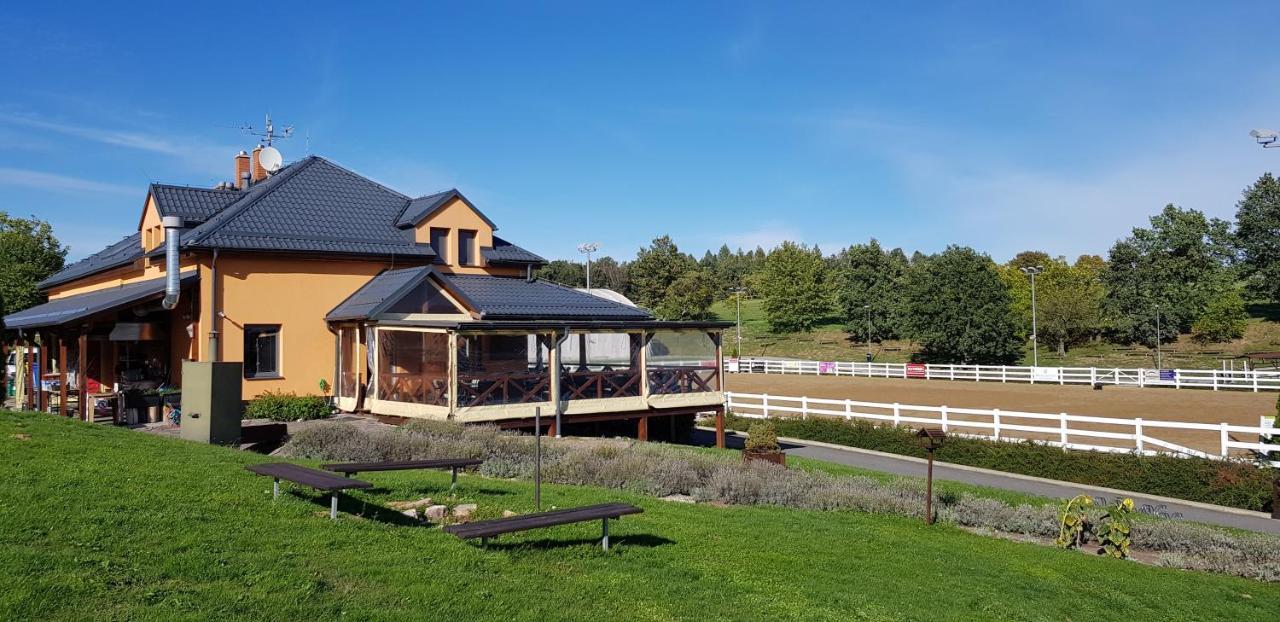 Hotel Horse Riding - Jezdecky Areal Tršice Eksteriør bilde