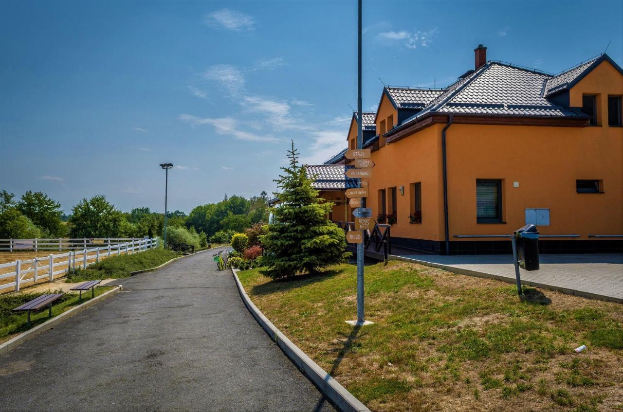 Hotel Horse Riding - Jezdecky Areal Tršice Eksteriør bilde