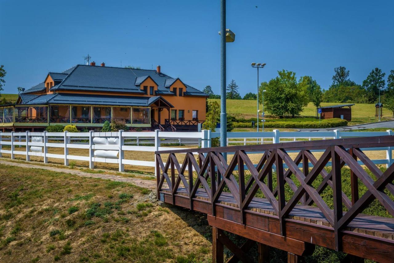 Hotel Horse Riding - Jezdecky Areal Tršice Eksteriør bilde